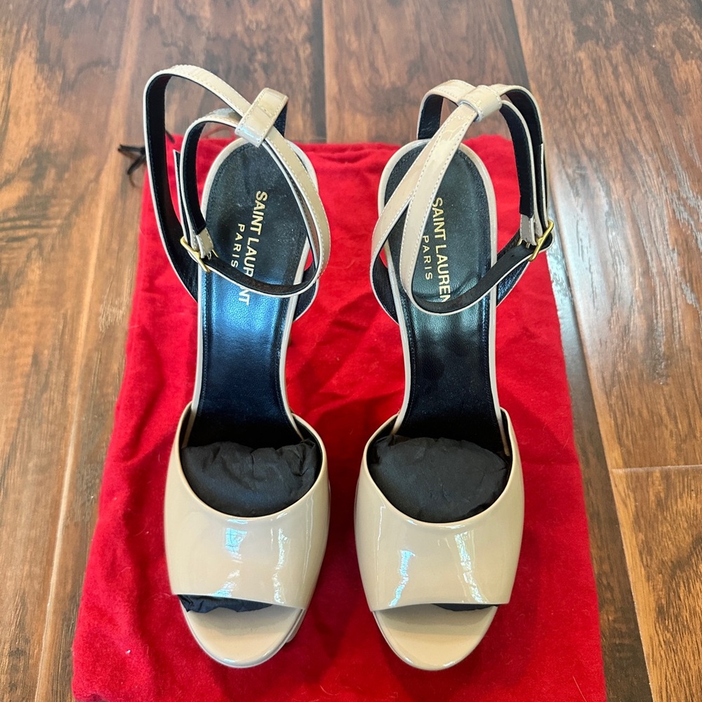 Saint Laurent Tan Heels Elegant Design